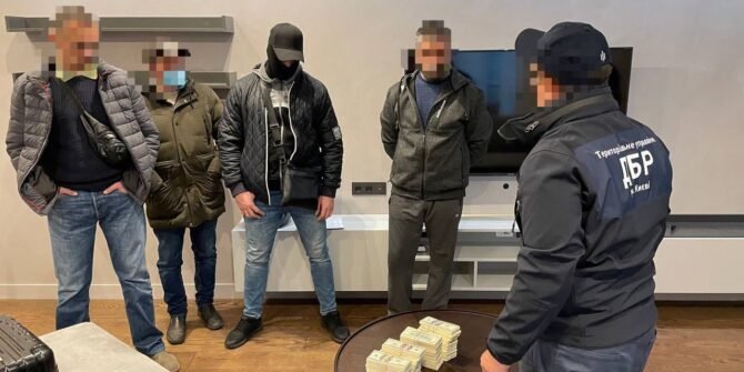 Адвокатський спрут. У Києві судитимуть колишнього адвоката, якого клієнти звинуватили в шахрайстві