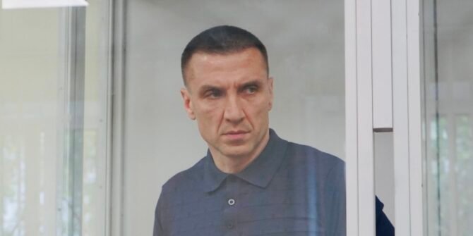 Колишньому охоронцю Порошенка присудили космічний штраф за доставку «грошей із Москви»