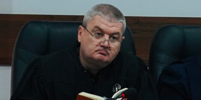Суддя, який у справі про рейдерство зняв арешт із готелю «Русь» для Тігіпка, відбувся доганою